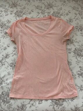 SHEIN Short Sleeve Scoop Neck Tee in Soft Peach Pink